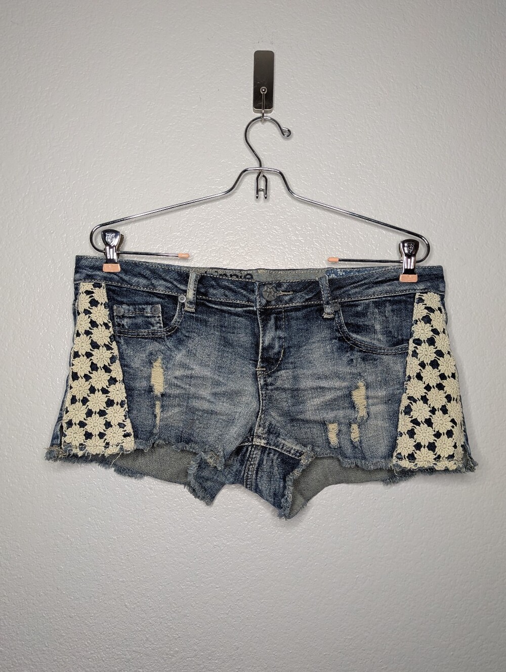 Hippie Laundry Denim Crochet Panel Boho Festival Cut Off Shorts 11 10 M